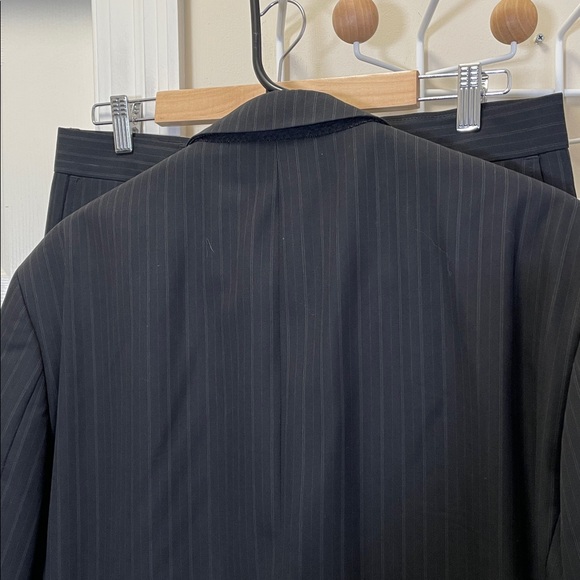 Hugo Boss Charcoal Pinstripe Men's Suit - 36 - Picture 7 of 16